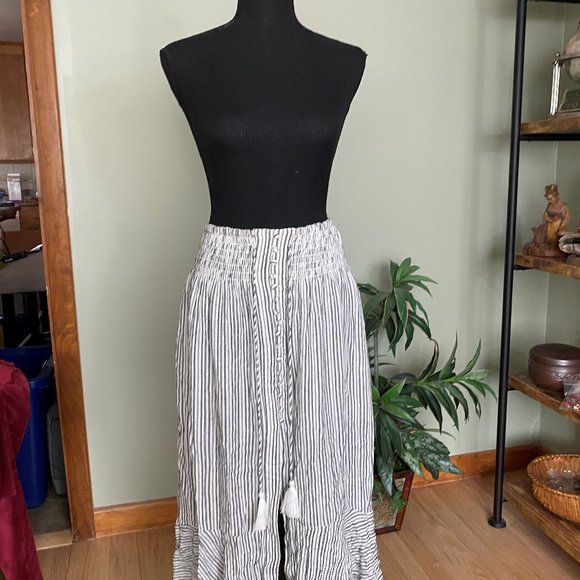 NEW AMERICAN EAGLE SKIRT - Picture 1 of 4